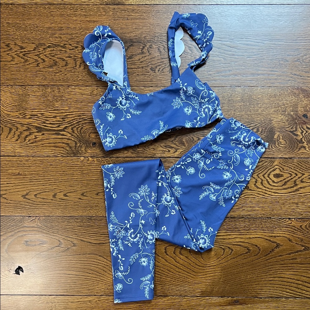 Beach Riot Blue Floral Ruffle Strap Active Set (Sports Bra + Leggings)